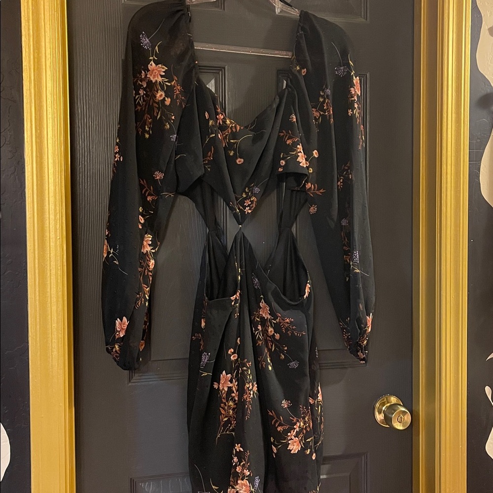 Forever 21 Elegant Floral Long Sleeve Cut-out Dress - Picture 3 of 4
